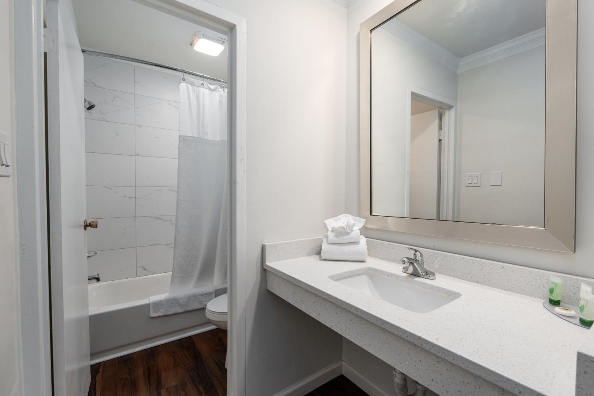 Crewe Boutique Inn 외부 사진
